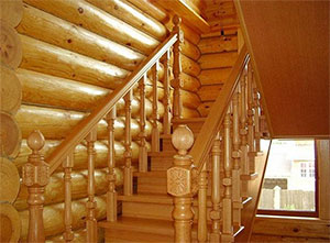 Деревянная лестница в частном доме